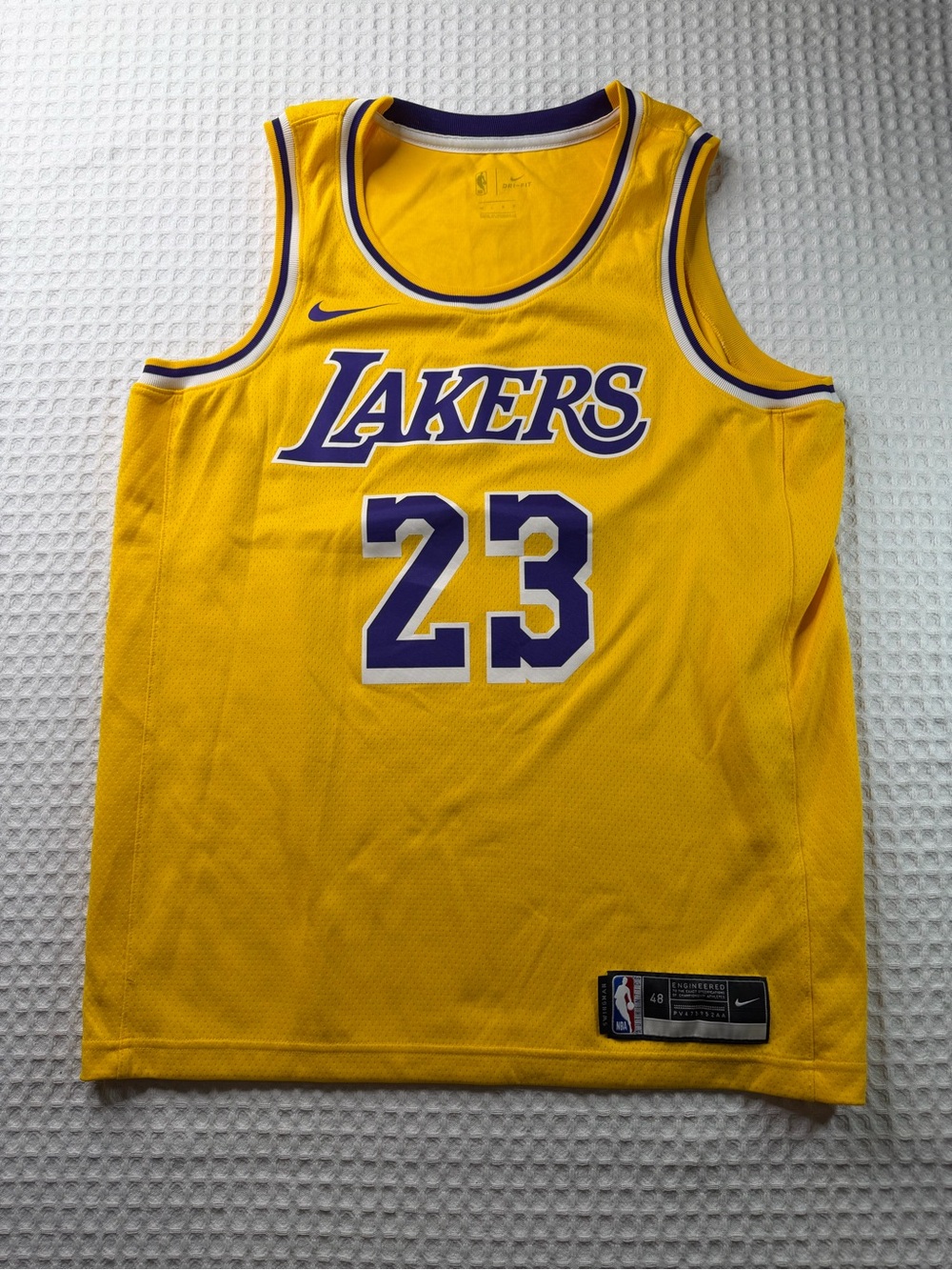 Los Angeles Lakers Nike NBA Lebron James #23 Basketball Jersey Size 48 Swingman